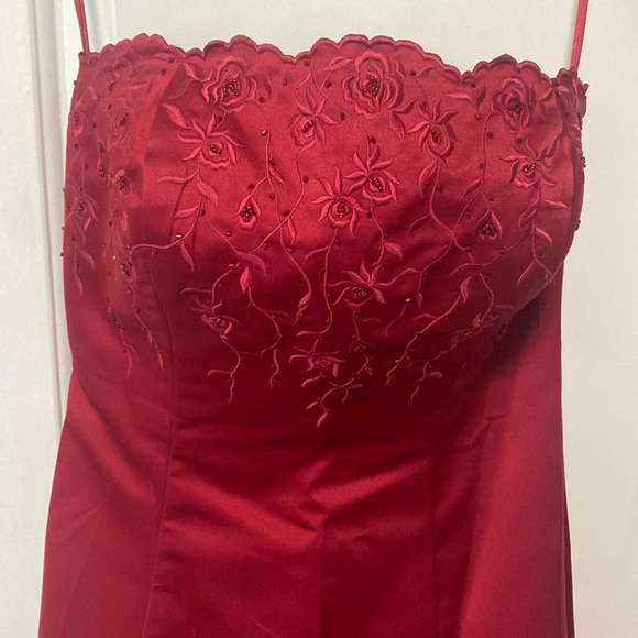 Beautiful evening occasion red strapless dress size US 4 - Picture 2 of 6